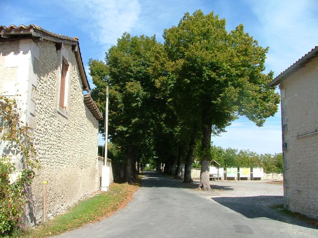 Le Petit Lavoir Saint-Paul-Lizonne Ngoại thất bức ảnh
